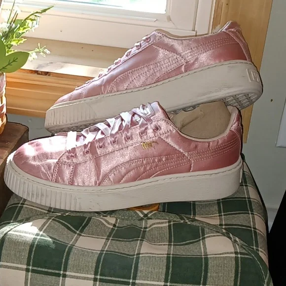 Clean & Ready To Wear PUMA Satin Pink Platform Shoes Sneakers Size 8 - Picture 3 of 6